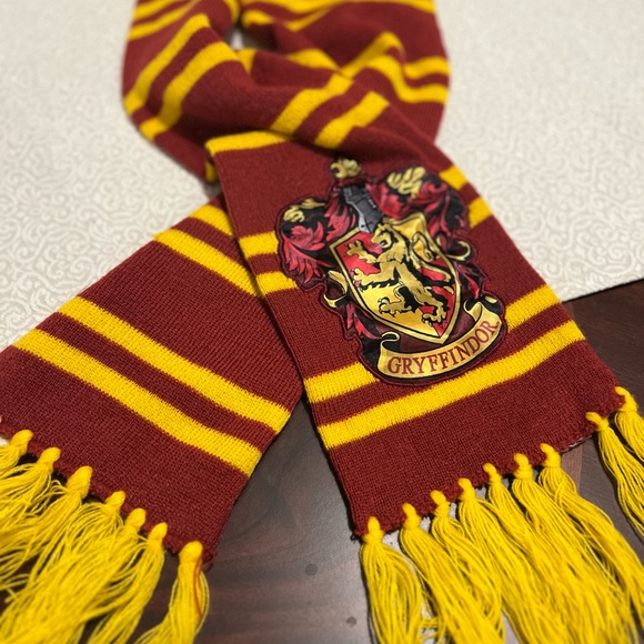Harry Potter Gryffindor Scarf Red and Yellow Fringe Stripes Universal Studios - Picture 7 of 7